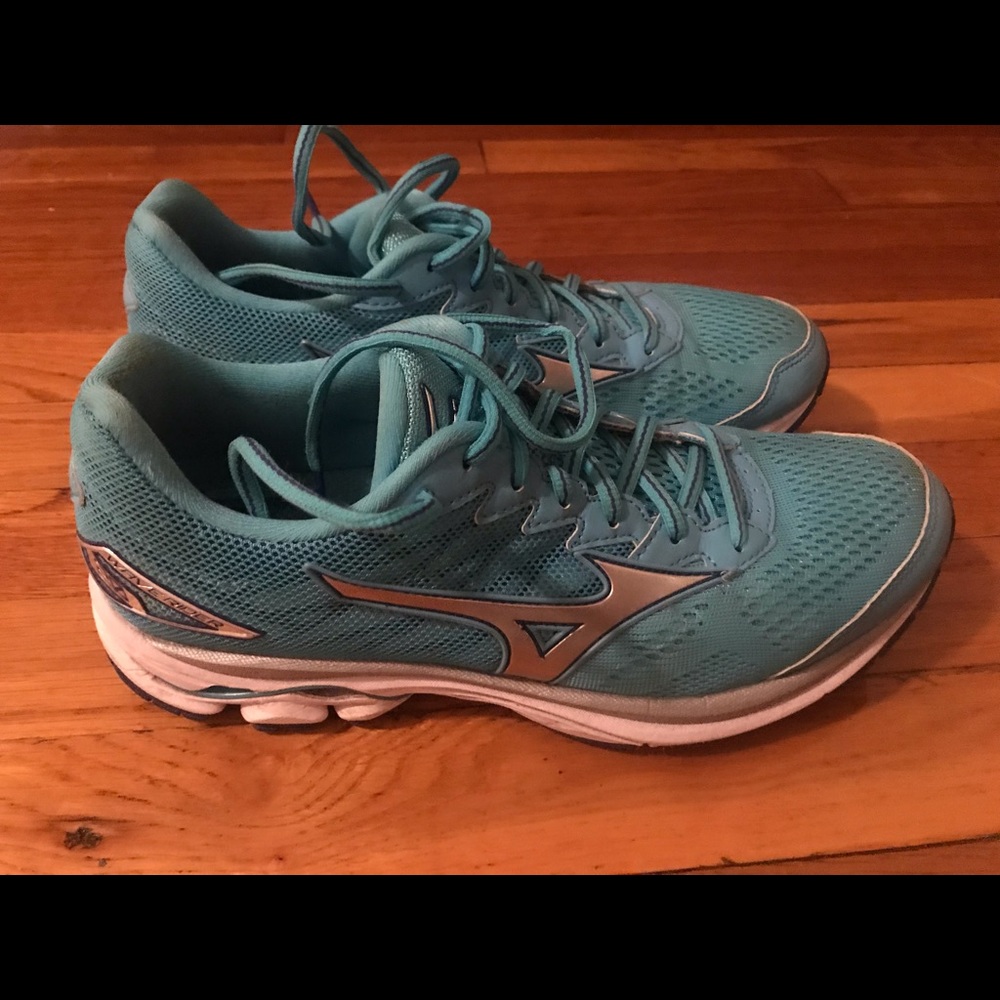 Mizuno Wave Rider 20 size 9